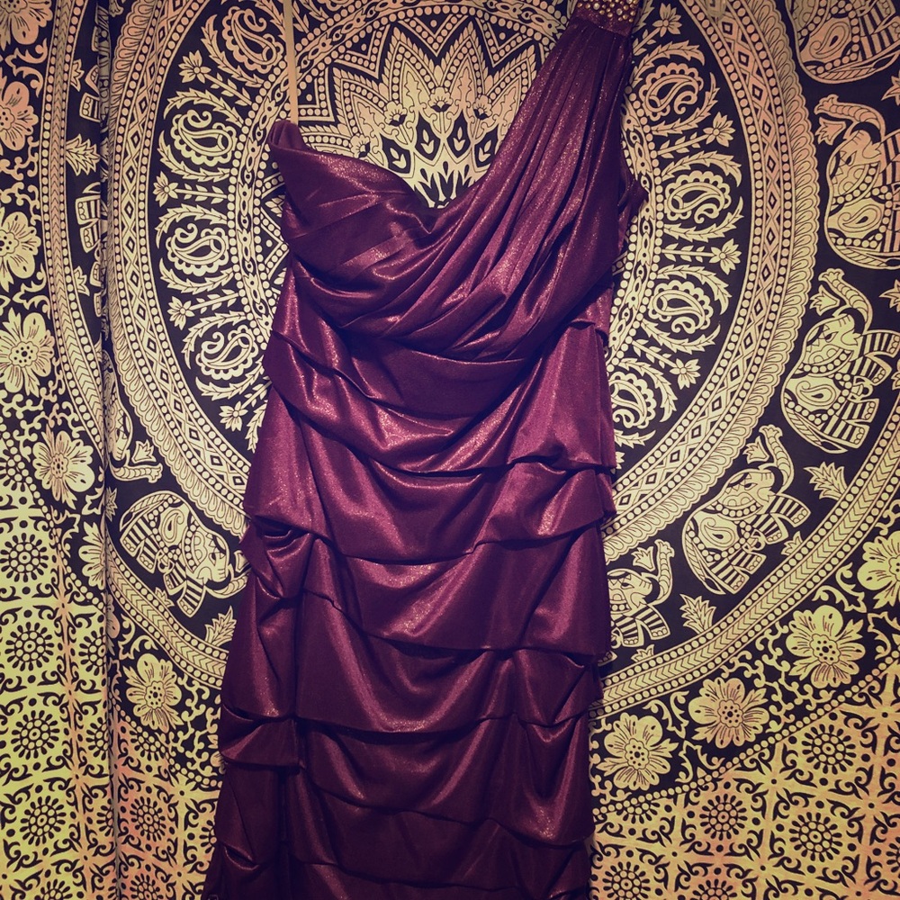 One sleeve cocktail dress